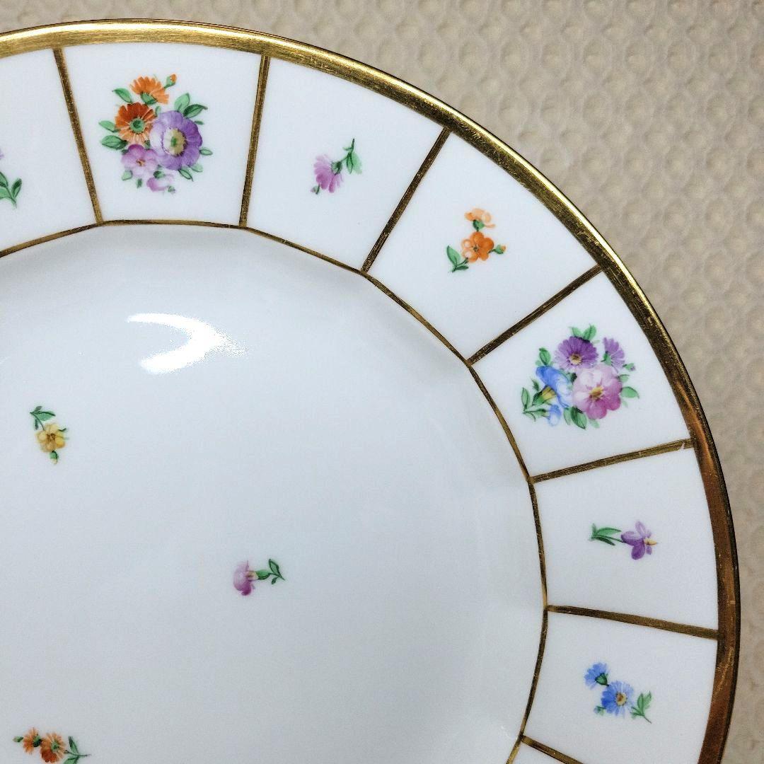 ロイヤルコペンハーゲン　ヘンリエッテ２６センチプレート１枚　です。